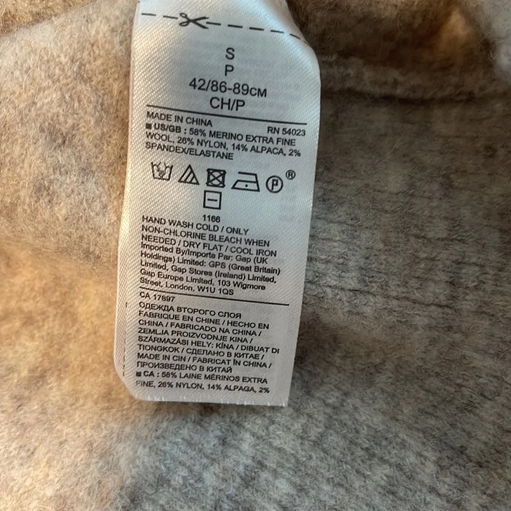 EUC Banana Republic sweater - size small - Picture 7 of 7